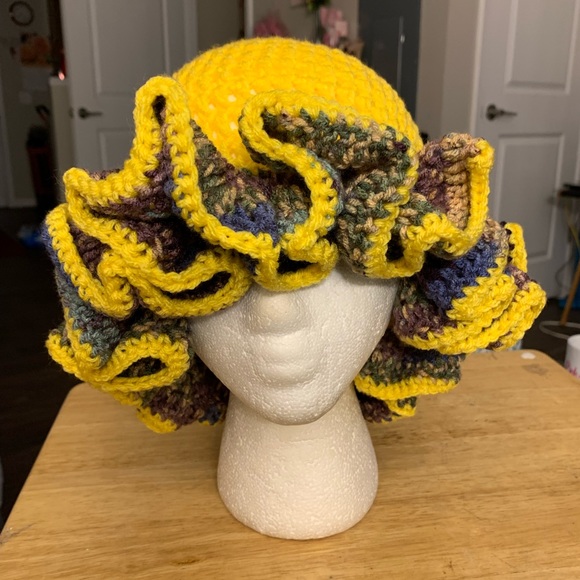Crochet ruffled hats - Picture 8 of 15